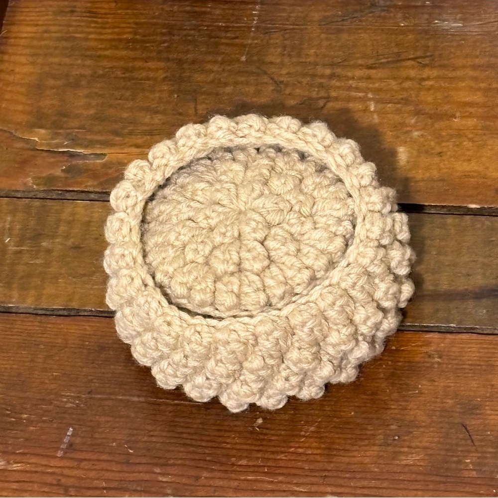 Crochet coaster set of 4 in matching crochet coaster basket in beige. - Picture 5 of 6